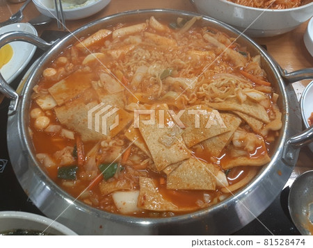 即食炒年糕餐廳 81528474