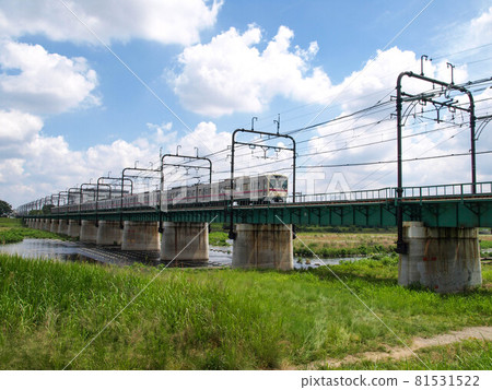 Keio Line 7000 series crossing the Tama River iron bridge Keio Line 7000 series crossing the Tama River iron bridge 81531522