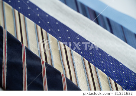 Image of side-by-side ties 81531682