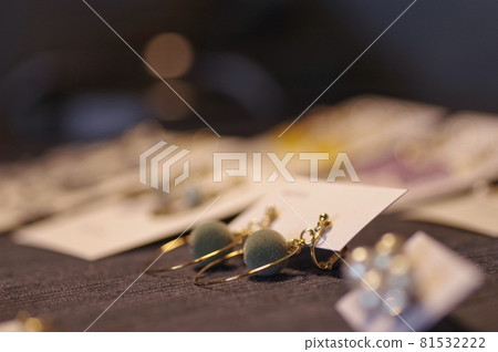 襯裡耳環和耳環 81532222