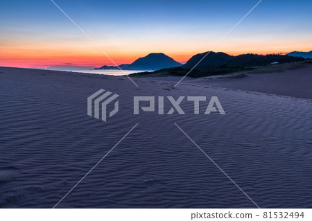 《Tottori Prefecture》 Tottori Sand Dunes / Scenery before dawn 《Tottori Prefecture》 Tottori Sand Dunes / Scenery before dawn 81532494