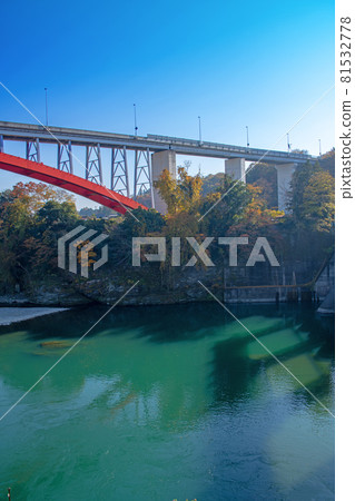 荒川，玉堂水壩附近，秋天的風景，紅葉的季節 81532778