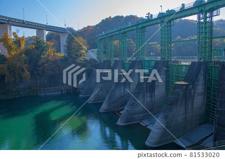 荒川玉堂水壩 秋景 紅葉季節 81533020