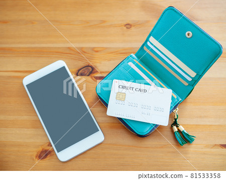 帶智能手機和卡的錢包 81533358