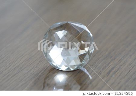 Crystal Crystal 81534596