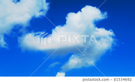 夏天的藍天和雲彩景觀 81534692