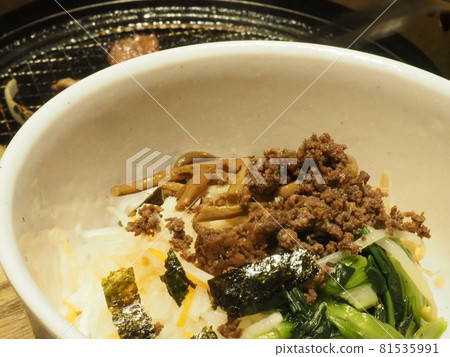 Bibimbap bowl Korean food 81535991