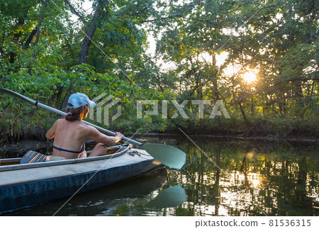 Kayaking 81536315