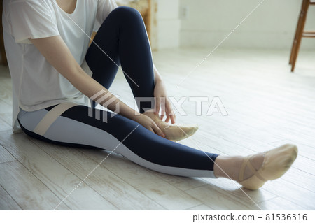 Dancer pointe shoes 81536316