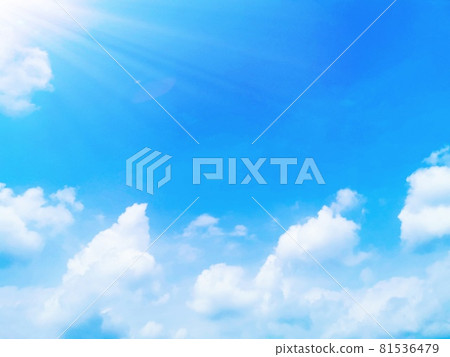 伴隨著明亮的天空和陽光 伴隨著明亮的天空和陽光 81536479