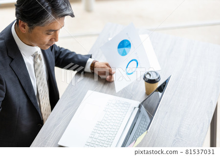Businessman in desk work Businessman in desk work 81537031
