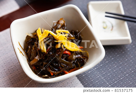 Japanese salad from seaweed 81537175