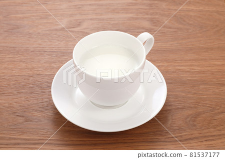 熱牛奶 熱牛奶 81537177