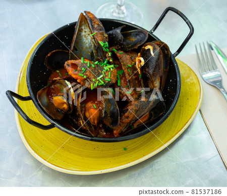 Popular dish of mussels a la Marinera Popular dish of mussels a la Marinera 81537186