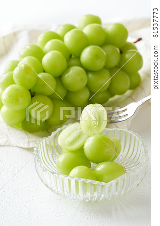 在玻璃碗中閃耀馬斯喀特 81537773