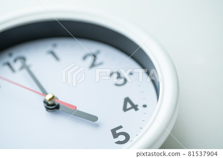 clock  81537904