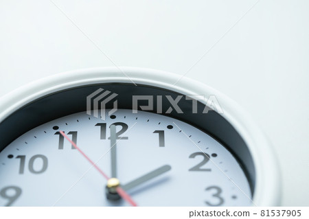 clock  81537905