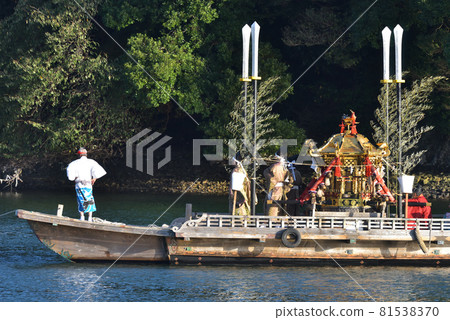 大坂神社的中秋節、佐越船節的船渡、前往生島的神越 81538370