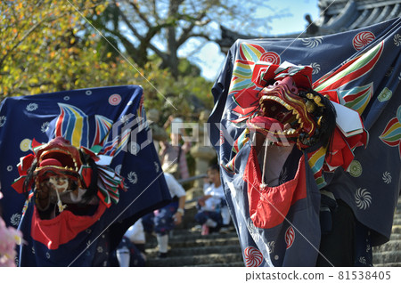 大坂神社秋季祭祀區內的舞獅獻禮 大坂神社秋季祭祀區內的舞獅獻禮 81538405