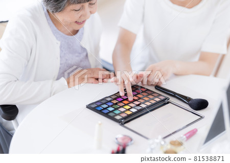 Long-term care make-up therapy Senior woman (at hand) receiving make-up Long-term care make-up therapy Senior woman (at hand) receiving make-up 81538871