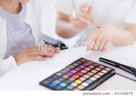 Long-term care make-up therapy Senior woman (at hand) receiving make-up Long-term care make-up therapy Senior woman (at hand) receiving make-up 81538874