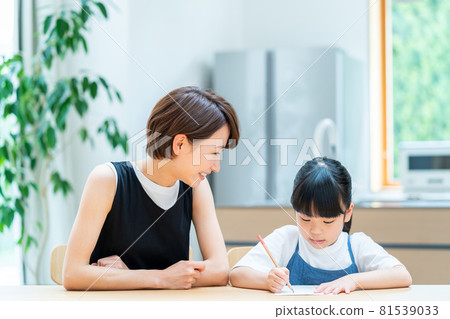 Parents and children studying in the living room. Parents and children studying in the living room. 81539033