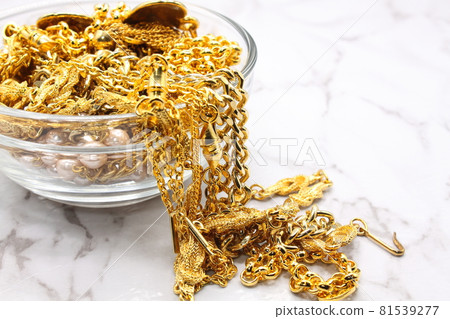 Glittering gold accessories Glittering gold accessories 81539277
