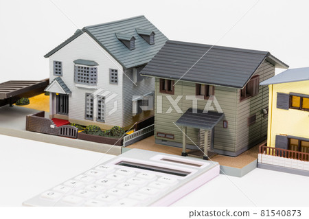 土地和房屋測量師、住宅用地和建築商（房地產測量、房地產銷售） 81540873