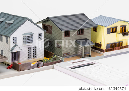 土地和房屋測量師、住宅用地和建築商（房地產測量、房地產銷售） 81540874