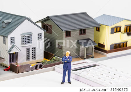 土地和房屋測量師、住宅用地和建築商（房地產測量、房地產銷售） 81540875