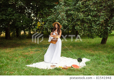 Attractive young lady posing near tree in the park Attractive young lady posing near tree in the park 81541948