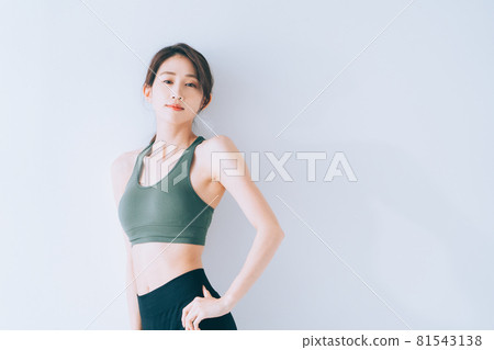 Young woman in sportswear Young woman in sportswear 81543138
