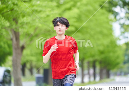 跑步的年輕人 81543335
