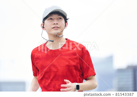 Young man running Young man running 81543387