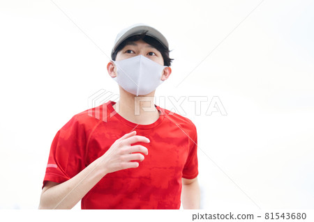 Young man running 81543680