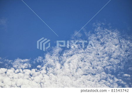 Blue sky background material Blue sky background material 81543742