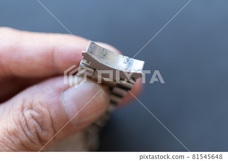 Dirty watch belt 81545648