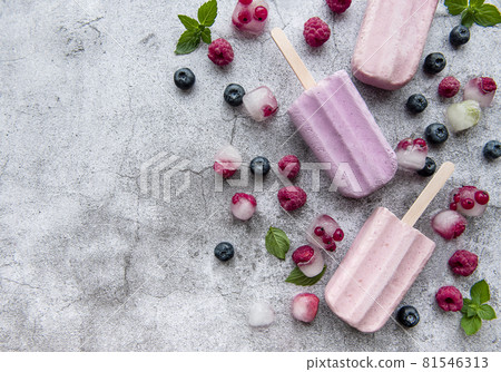 Homemade raspberry and blueberry ice cream 81546313