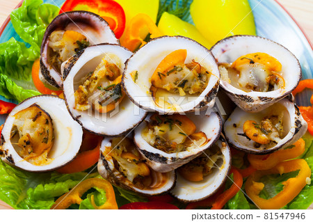 Baked dog cockles with vegetables Baked dog cockles with vegetables 81547946