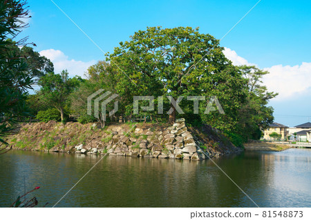 Stone wall and moat of Natsukawa castle ruins, Kita-ku, Okayama City, Okayama Prefecture Stone wall and moat of Natsukawa castle ruins, Kita-ku, Okayama City, Okayama Prefecture 81548873