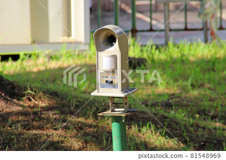 Fluctuating ultrasonic cat damage mitigation device 81548969