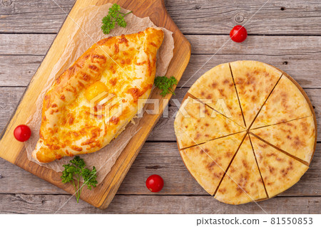 Homemade adjarian khachapuri with egg 81550853