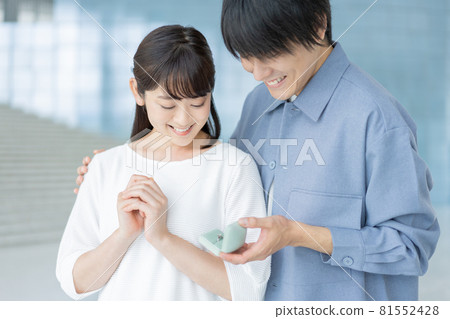 Proposal: A young woman who smiles when she sees a ring Proposal: A young woman who smiles when she sees a ring 81552428
