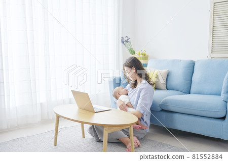 媽媽和寶寶的客廳 81552884