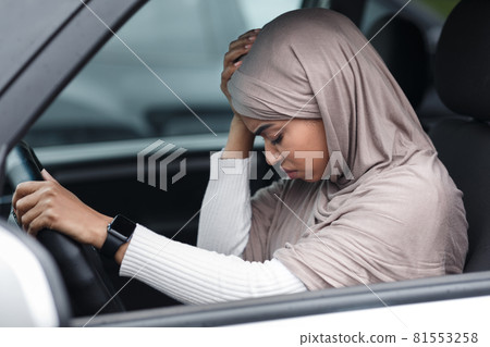 Accident in city, traffic problems, feeling unwell and injury in car 81553258