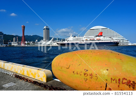 Summer 2021 Kobe Port cruise ship "Nippon Maru" and port towers and hotels Summer 2021 Kobe Port cruise ship "Nippon Maru" and port towers and hotels 81554113