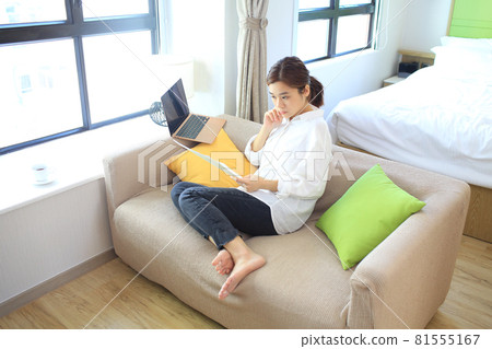woman read the document detail woman read the document detail 81555167