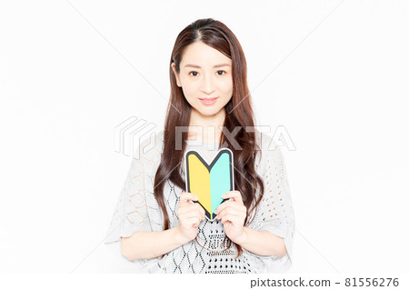 A woman wearing casual clothes with a beginner mark A woman wearing casual clothes with a beginner mark 81556276