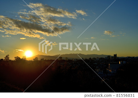 The sun is falling in the distance mountains The sun is falling in the distance mountains 81556831