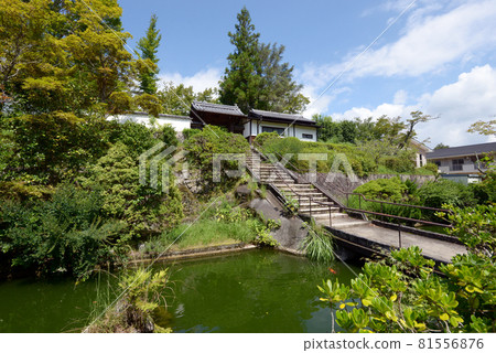 奈良縣奈良市火德寺山門遠景柳生 81556876